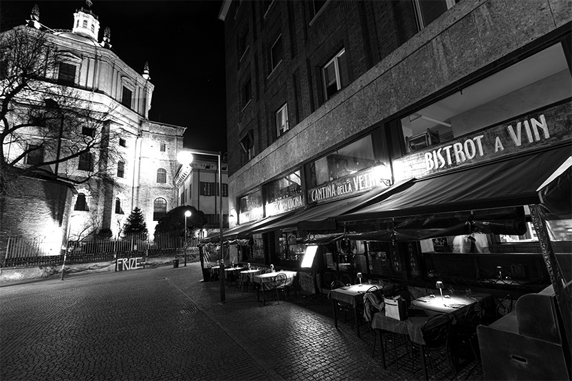 Cantina della Vetra Milano esterno notturno e tavoli all'aperto